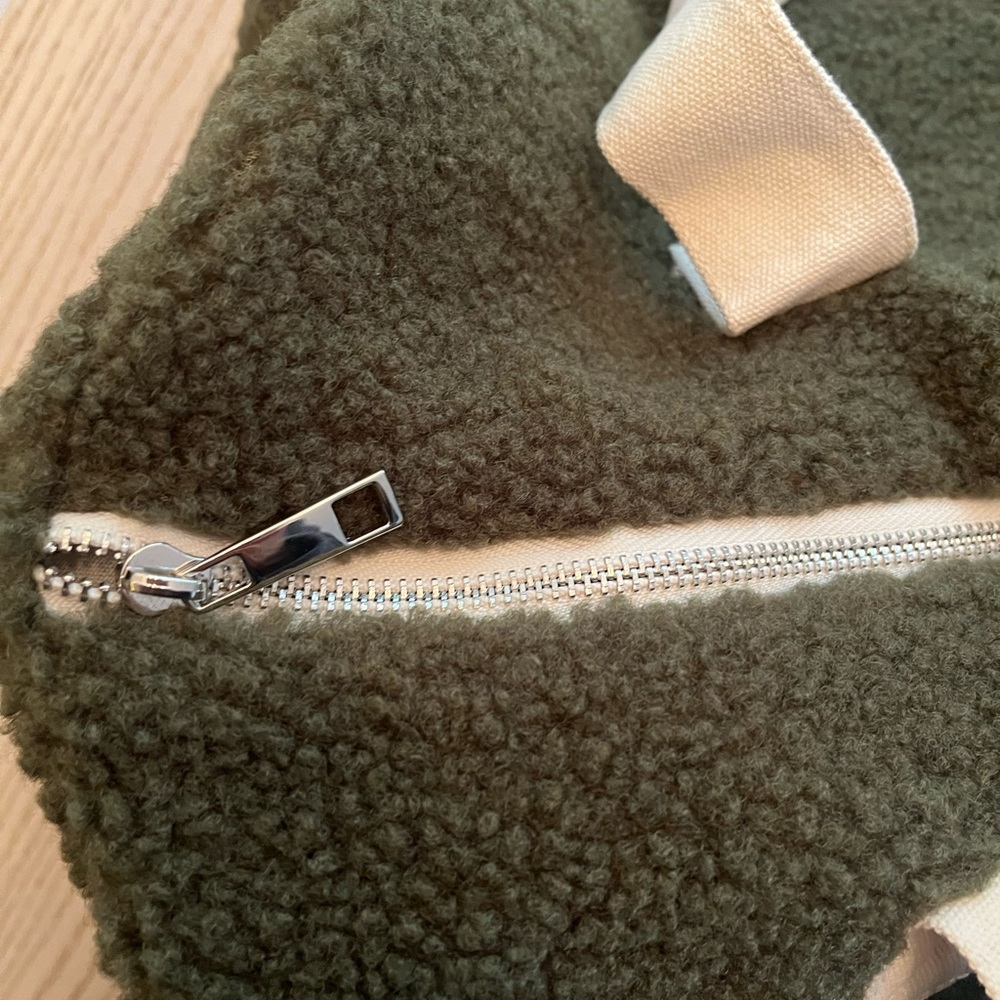 NWOT Men's Fleece Olive Green Bowling Bag - Picture 5 of 8